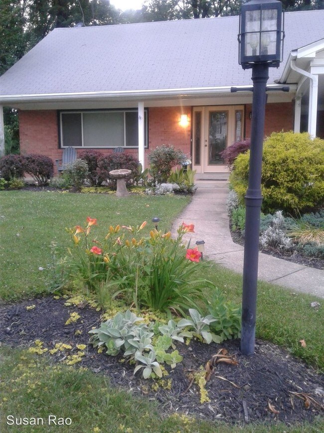 Building Photo - 4 br, 2.5 bath House - 10408 Gatewood Terrace
