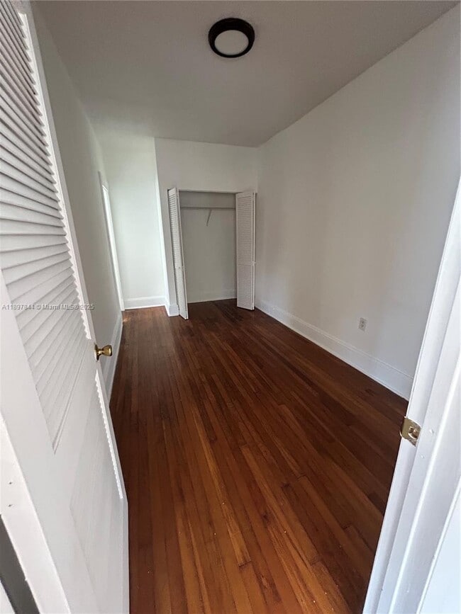 Foto del edificio - 529 NE 66th St