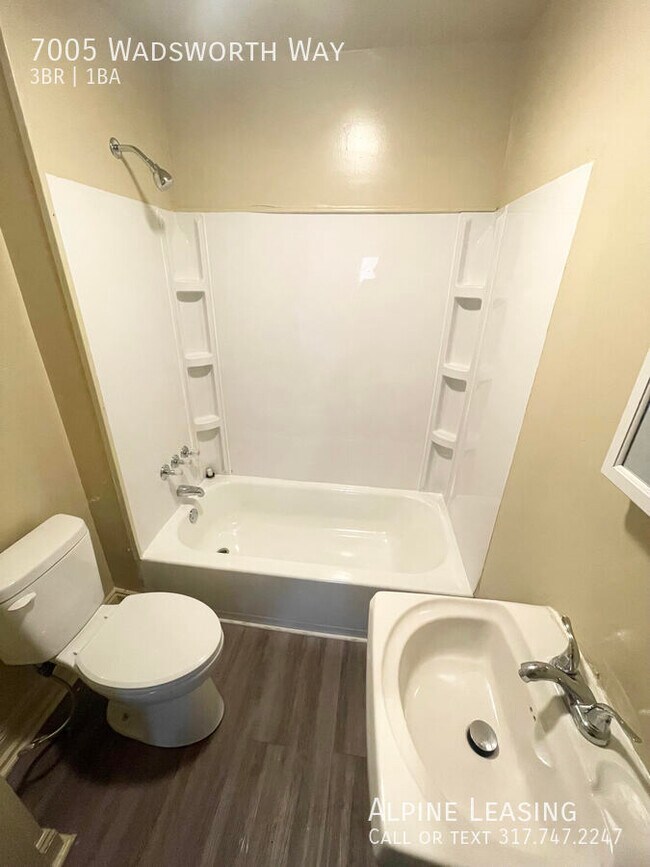 Foto del edificio - 3 Bedroom refinished hardwood floors & vin...