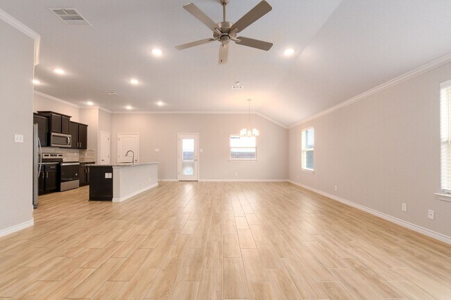 Building Photo - 3 Bdrm 2 Bath in Belton