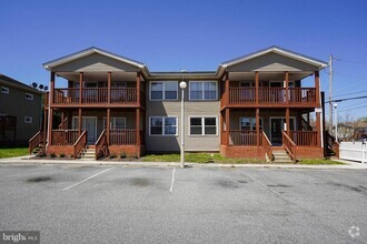 Building Photo - 516 Bay St