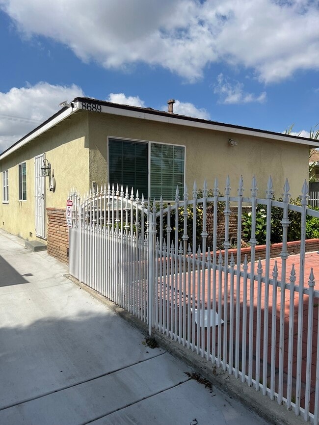 Building Photo - 8689 San Miguel Ave