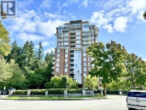 Building Photo - 5615 Hampton Pl