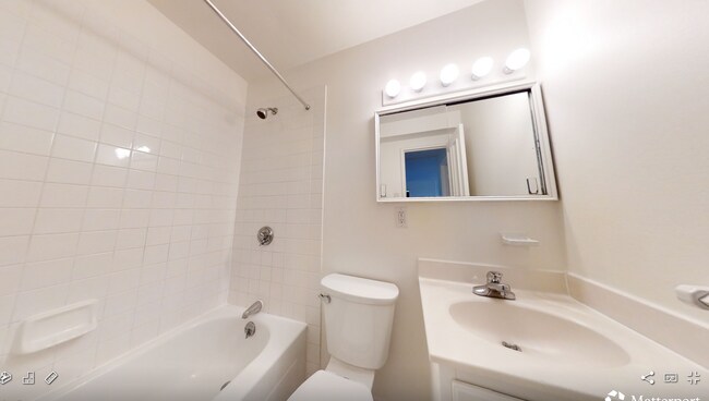 Foto del edificio - Luxury 2-Bedroom, 1.5-Bathroom Apartment - Pets Welcome! Heat/Hot Water Included