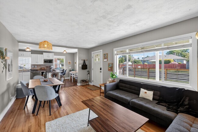 Foto del edificio - 8500 Silver Star Ave