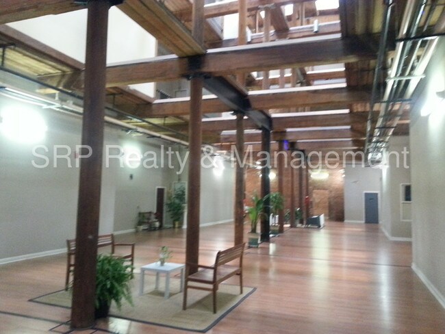 Building Photo - 201 S Hoskins Rd