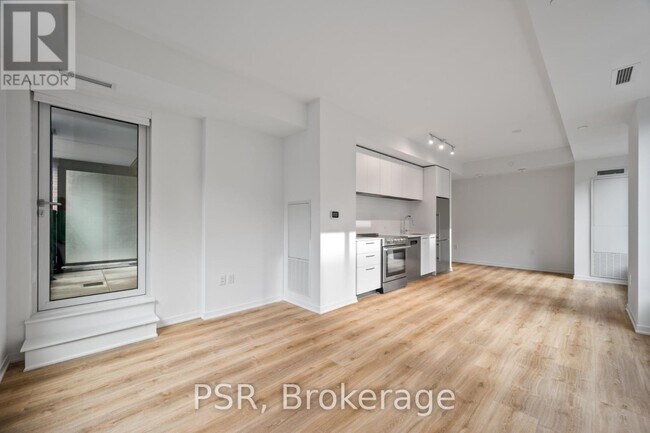 Building Photo - 101 Roehampton Ave