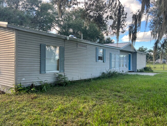Foto del edificio - 10529 South Bay Lake Rd