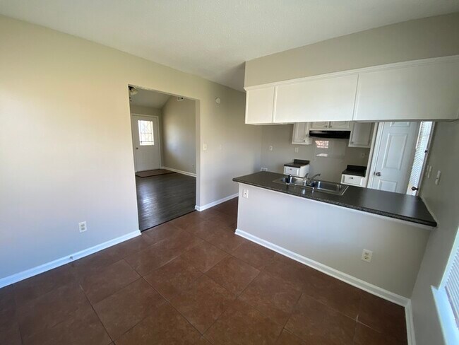 Foto del edificio - 4282 Elysian Dr