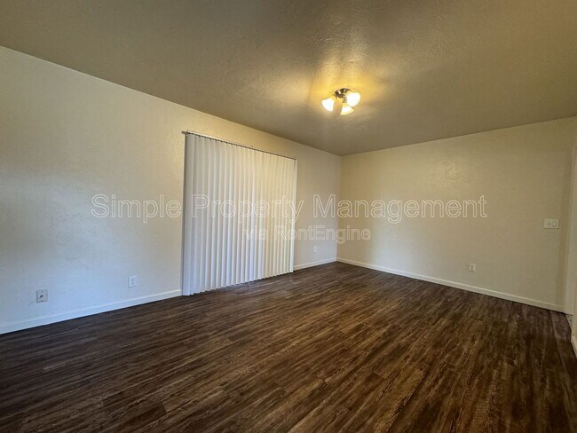 Foto del edificio - 1400 Brookdale Dr