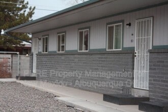 Building Photo - 408 E Comanche St