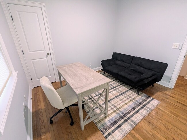 Building Photo - 305 E Henry St