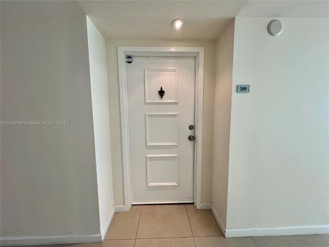 Foto del edificio - 120 Lakeview Dr
