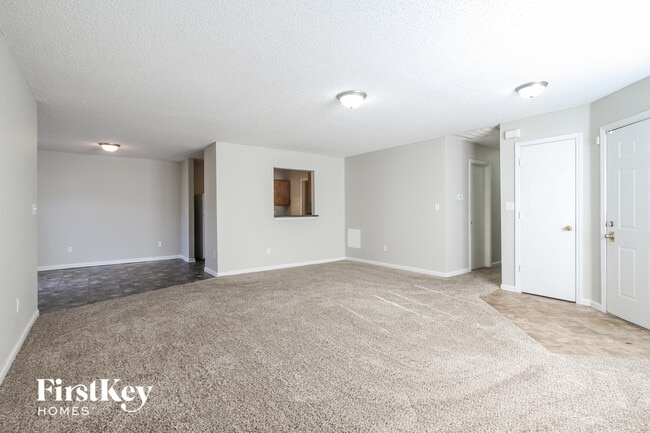 Building Photo - 3912 Roundwood Dr