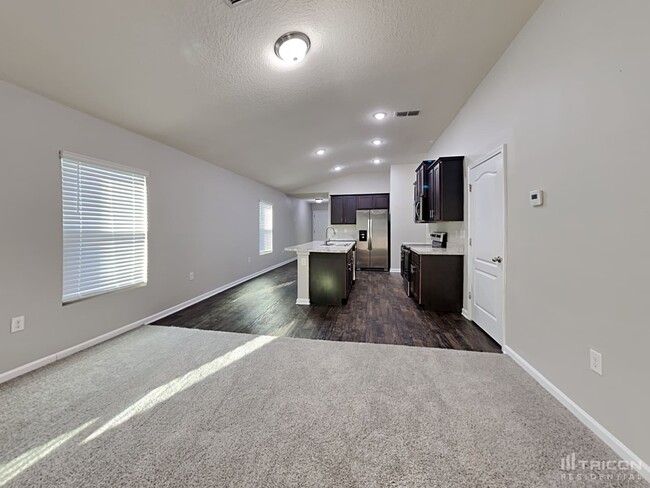 Foto del edificio - 8262 Meadow Walk Ln