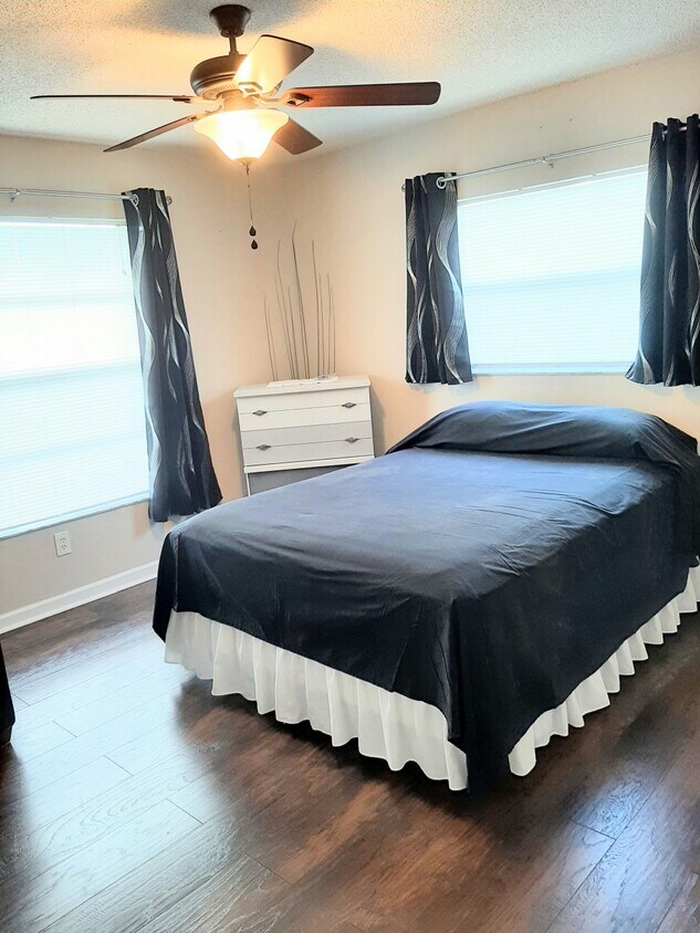 Foto principal - 1426 SE 12th Terrace