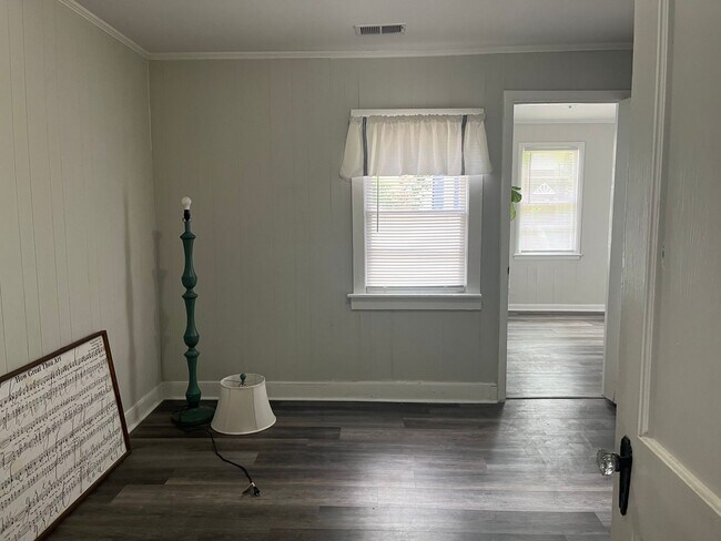Building Photo - Newly Renovated Three Bedroom House in West Ashley