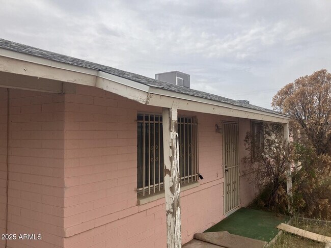 Foto del edificio - 4641 S 17th Pl