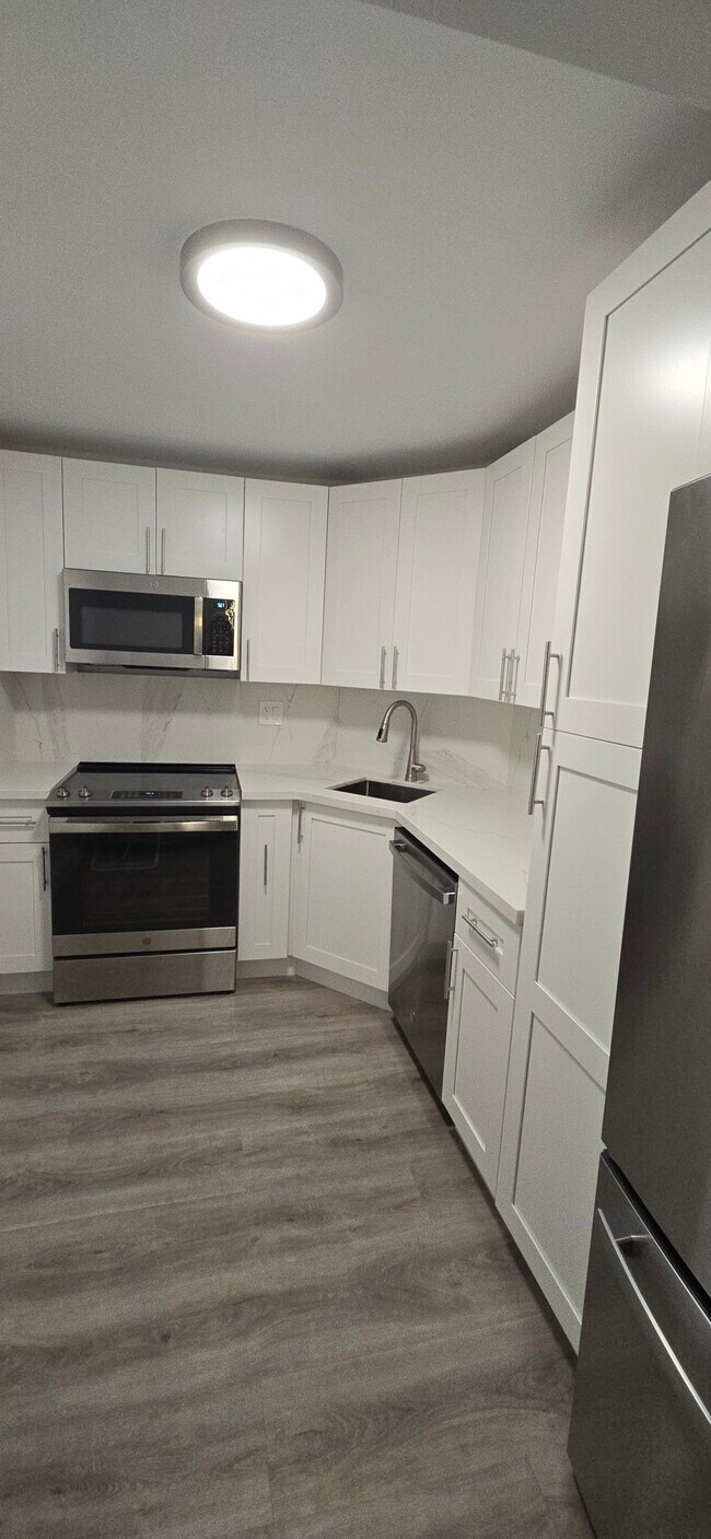 Cocina completamente nueva - 3031 N Ocean Blvd