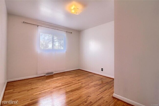 Building Photo - 4 br, 2 bath Apartment - 2200 Newark St