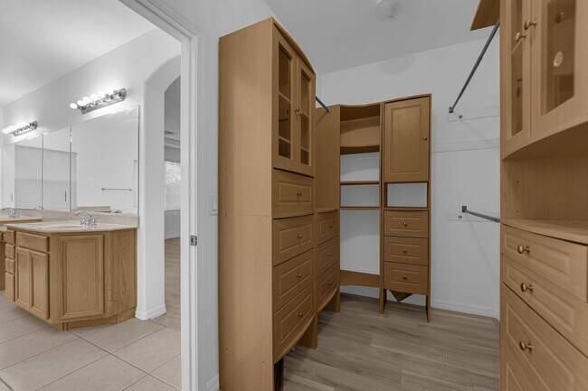 Foto del edificio - 914 Armandito Dr