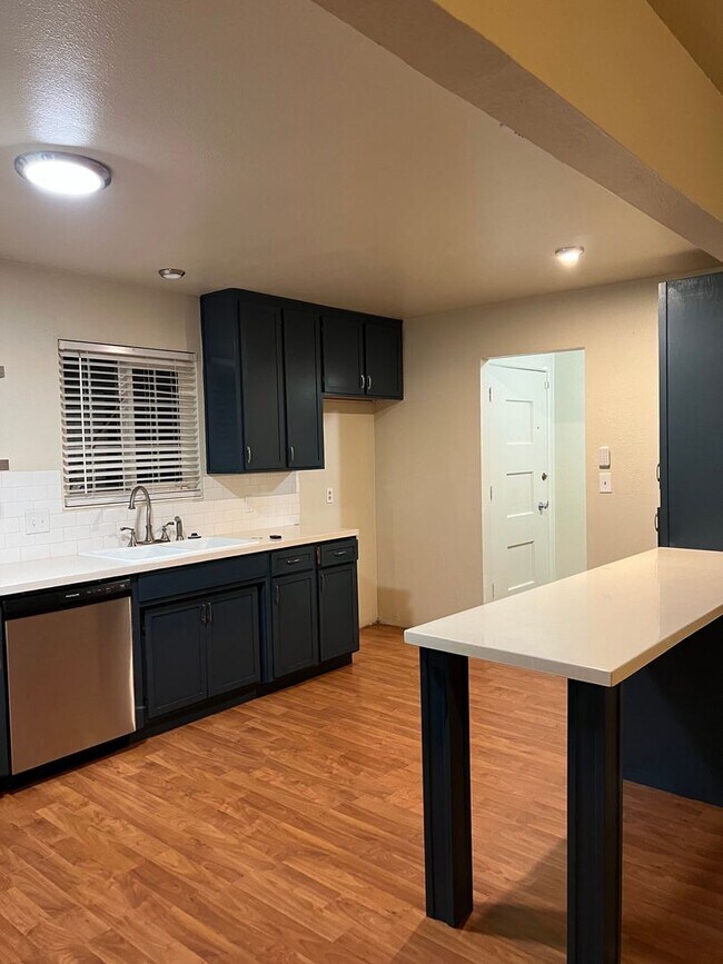 Building Photo - Available right away - 4 bedroom 2 bath