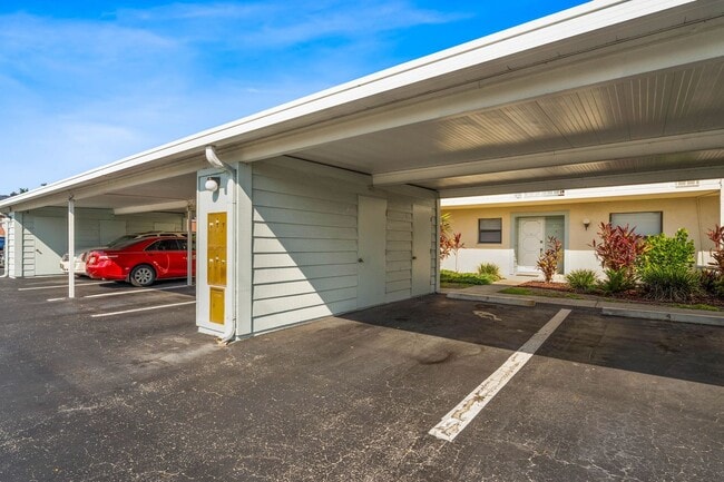 Foto del edificio - 2 Bed 2 Bath waterfront Condo