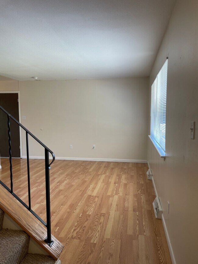 Building Photo - STUDENTS WELCOME! 3 Bed 1.5 Bath Home in great location West Ft Collins w/ Garage and Fenced Yard