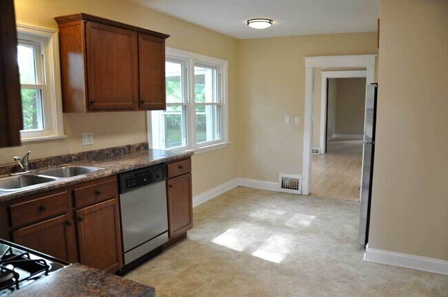 Building Photo - 3237 Emmaus Ave
