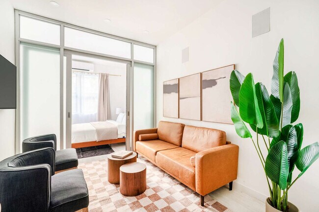 Foto del edificio - 317w E 14th St