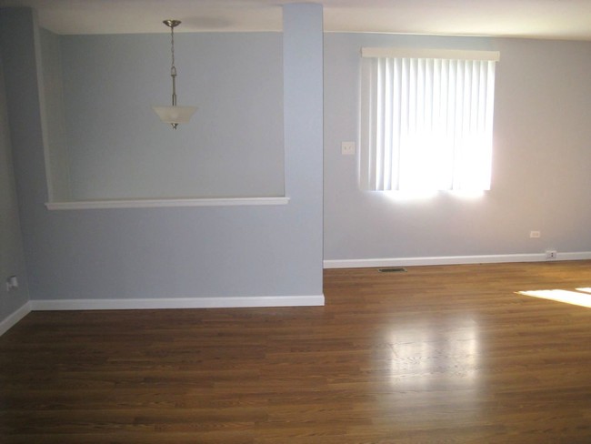 Foto del edificio - 1111 Stoughton Ct