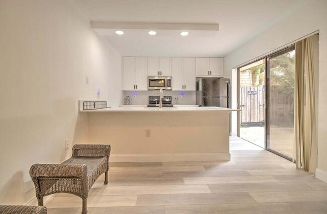 Building Photo - 593 Green Springs Pl