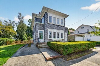 Building Photo - 370 Maple St