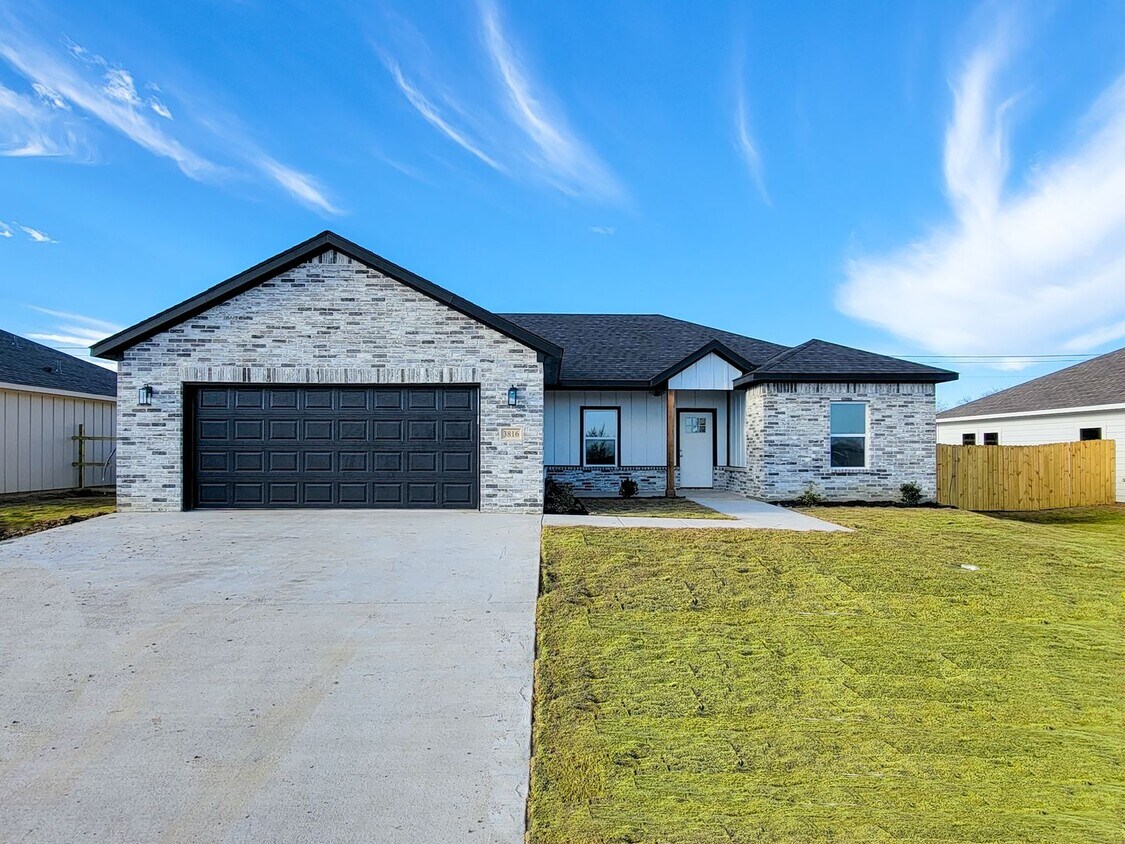 Primary Photo - Beautiful 3 Bedroom 2 Bath Home!!