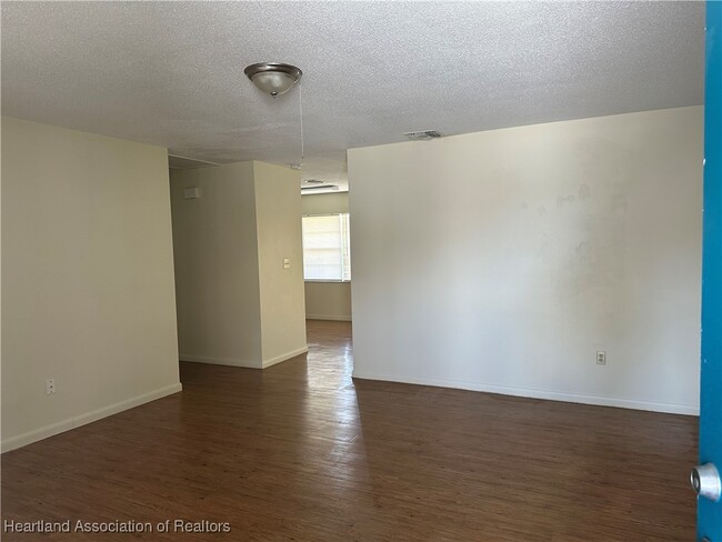 Foto del edificio - 7420 Valencia Rd