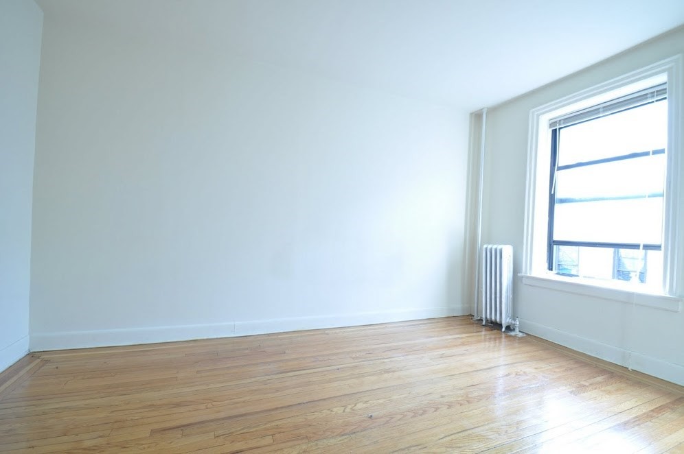Primary Photo - 1 Bedroom on Bainbridge Avenue