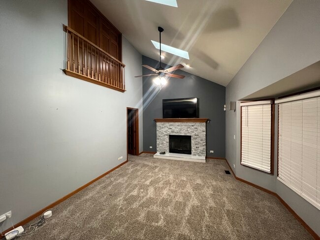 Building Photo - 1163 Shoreline Dr