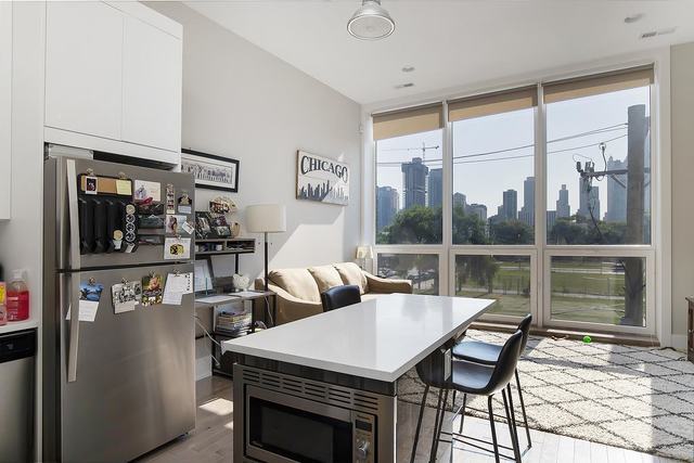 Foto del edificio - 943 N Crosby St