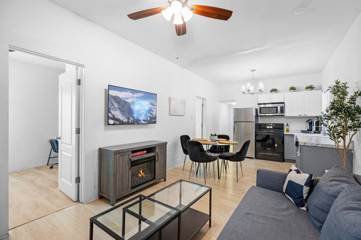 Foto principal - 1309 E Crockett St