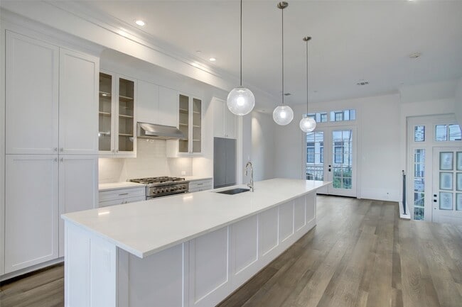 Building Photo - 21 Crain Sq Blvd