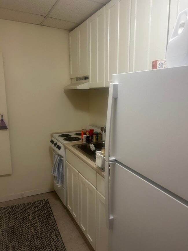 Building Photo - 909 Beacon St