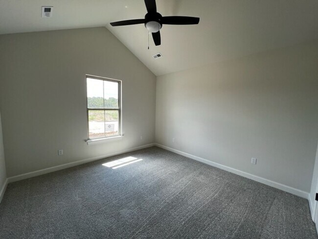 Foto del edificio - NEW HOME 3 Bedroom 2 Bath for Rent