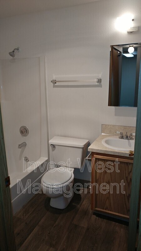 Foto del edificio - 7106 NE Hazel Dell Ave