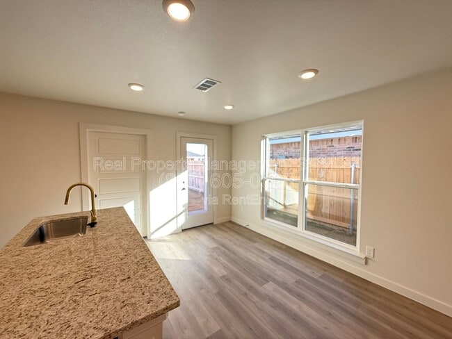 Building Photo - 1324 N Colton Ave