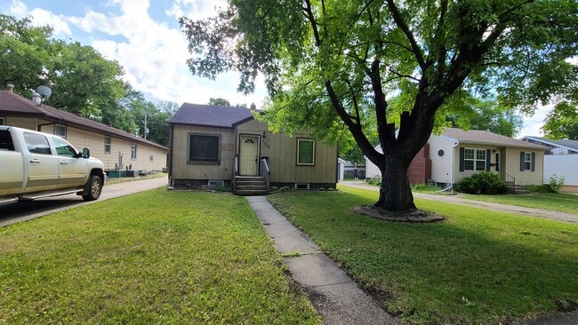 Building Photo - 1326 11th St N