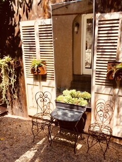 Fotografía del edificio - 607 N Windsor Blvd