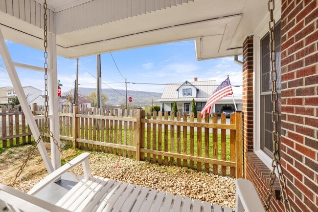 Foto del edificio - 389 Thompson St