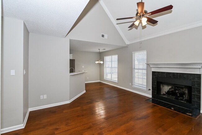 Foto del edificio - 1950 Pecan Ln N