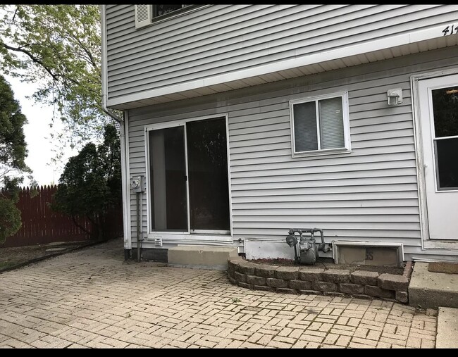 Foto del edificio - 414 Hallmark Ln
