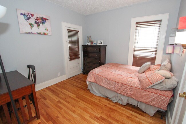 Foto del edificio - 825-27-827 Westcott St